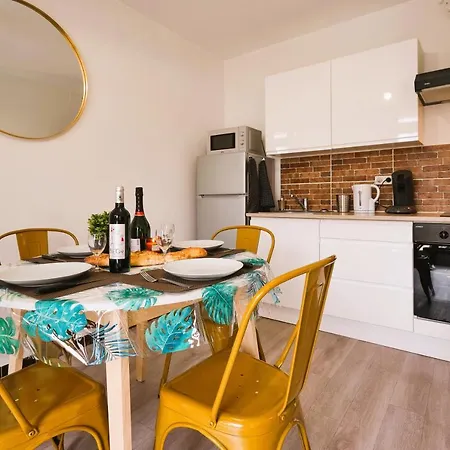 Apartment Confort ! Climatisation, Centre-ville, Parking, Terrasse, Wifi, Netflix Carcassonne