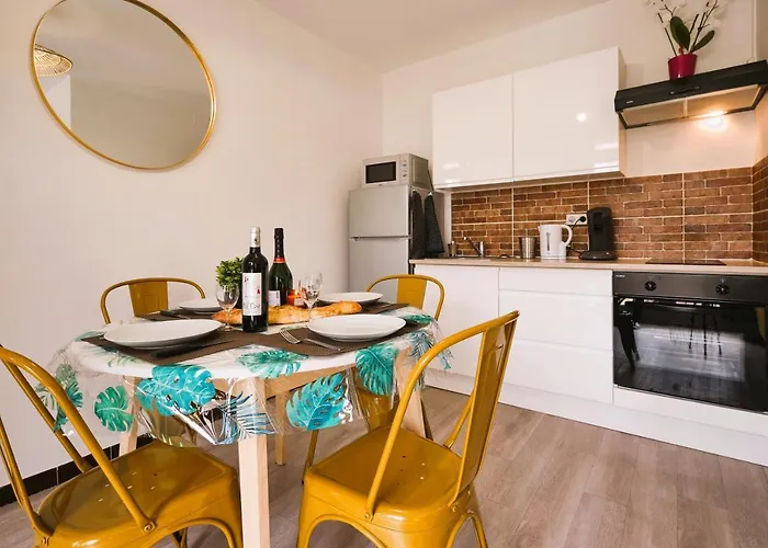 Apartment Confort ! Climatisation, Centre-ville, Parking, Terrasse, Wifi, Netflix Carcassonne